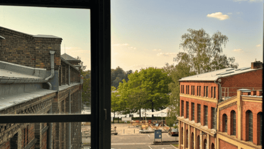 Blick aus dem Bürofenster auf die Havel – Coworking Space smartspaces auf der Insel Eiswerder in Berlin-Spandau